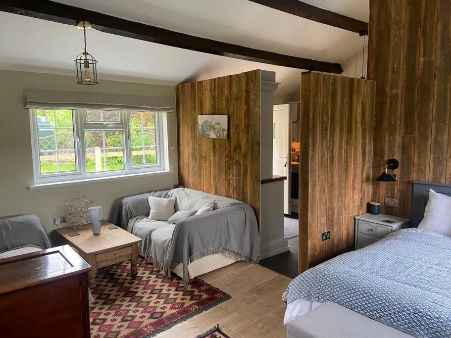 Couples Getaway, With Mountain Views/Dog Friendly Villa Crickhowell Exterior photo
