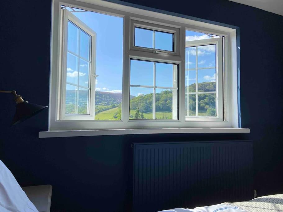 Couples Getaway, With Mountain Views/Dog Friendly Villa Crickhowell Exterior photo